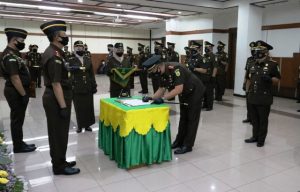 Gerbong Mutasi Bergulir, Kajati Jatim Lantik 19 Pejabat Struktural