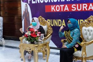 Dikukuhkan sebagai Bunda Genre Surabaya, Ketua Tim Penggerak PKK Bakal Kolaborasi untuk Penanganan KB hingga Stunting