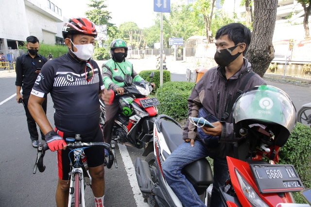 Bike To Work, Wakil Wali Kota Bagikan Masker, Sarapan Bareng hingga Serap Aspirasi Warga