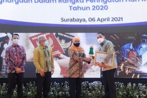 Wali Kota Eri Cahyadi Terima Penghargaan Pembina K3 Tingkat Provinsi Jatim 2020