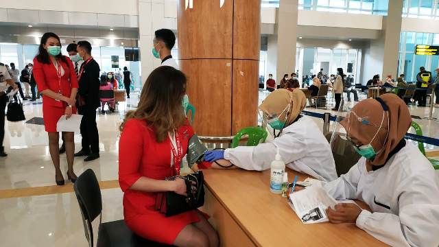 Dua Ribu Petugas Bandara Juanda Jalani Vaksinasi Covid-19
