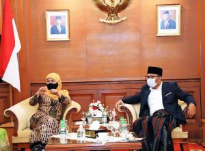 Gubernur Khofifah Minta Gubernur Ridwan Kamil Design Masjid di Islamic Centre Jawa Timur