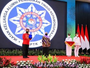 Gubernur Khofifah Tawarkan Peluang Pengembangan Usaha UKM Sentra Durian dan Ikan di Jatim