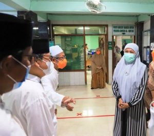 Gubernur Khofifah Apresiasi Beribadah dengan Terapkan Prokes Yang Ketat