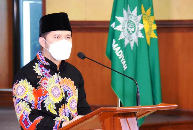 Buka Puasa Bersama PW Muhammadiyah Jatim, Wagub Emil Berpesan untuk Tahan Diri Tak Mudik