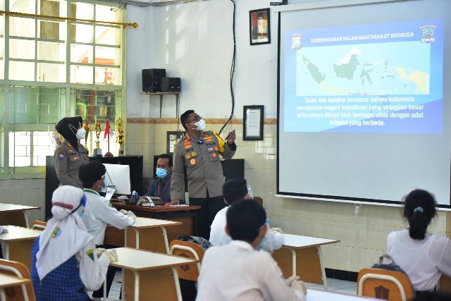 Dukung Simulasi Sekolah Tatap Muka, Kapolrestabes Surabaya jadi Pemateri Utama