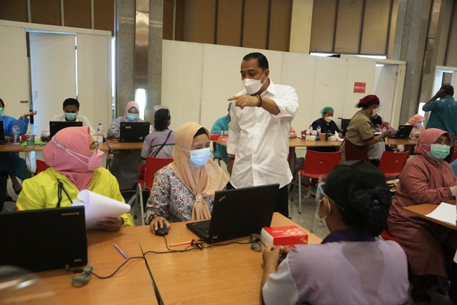 Dorong Laju Perekonomian Surabaya, Wali Kota Eri Cahyadi Pantau Terus Pelaksanaan Vaksinasi