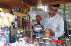 ‘Pengen Melok Rioyoan’, Pedagang Mamin di Surabaya Minta Wali Kota Ubah Aturan Jam Operasional