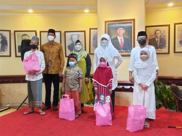 DPRD Surabaya Ajak Anak Yatim Piatu Buka Puasa Bersama