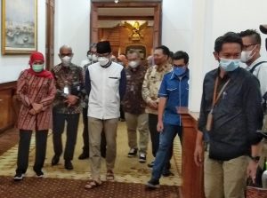Kenakan Sandal Karol, Sandiaga Uno Dukung Pemulihan Pariwisata Jatim