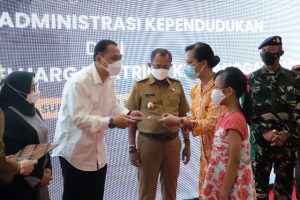 Acara Penyerahan Dokumen Adminduk dan Tali Asih Bagi Keluarga Patriot KRI Nanggala 402 Banjir Air Mata