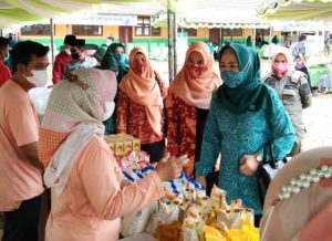 Gelar Operasi Pasar Murah 2021, Pemkab Tanbu Sasar Warga Desa Teluk Kepayang