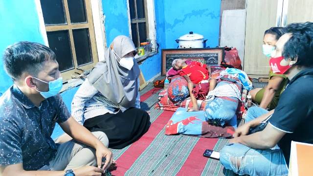 Pimpinan DRPD Surabaya Jenguk dan Bantu Anak Alami Gizi Buruk yang Terbaring Sakit