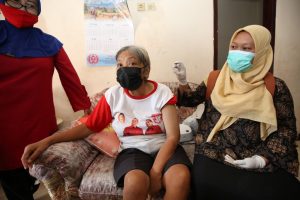 Begini Cerita Unik Para Nakes Lakukan Vaksinasi Covid-19 kepada ODGJ dan Disabilitas