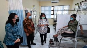 Tinjau Kegiatan IUD Implan di Puskesmas Puncu, Eriana Annisa Hanidhito Tekankan Ini