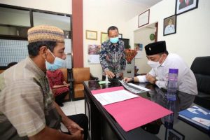 Ngantor di Kelurahan Sememi, Wali Kota Eri Selesaikan Permasalahan Warga hingga Tinjau Kebun Anggrek