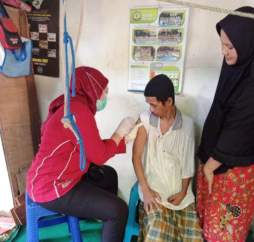 Penyandang Disabilitas dan ODGJ Surabaya Sangat Antusias Disuntik Vaksin