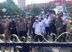Wali Kota Surabaya Eri Cahyadi Temui Langsung Pengunjuk Rasa asal Madura, Ini Hasilnya