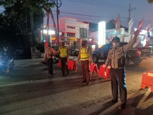 Terapkan PPKM Darurat, Polres Kediri Gelar Penyekatan dan Bubarkan Kerumunan