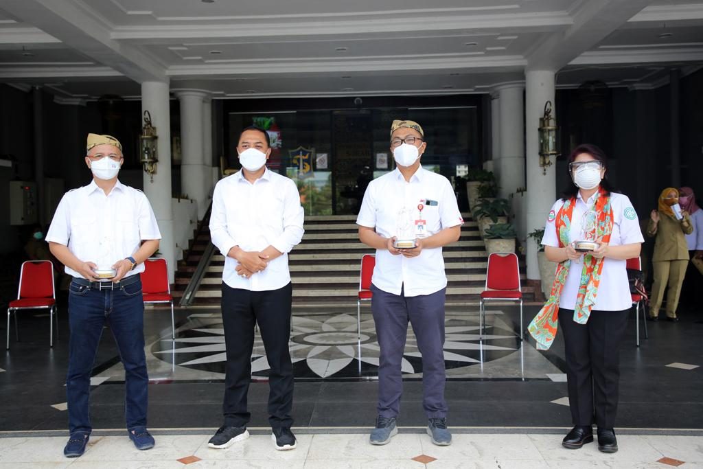 Terima Bantuan dari Berbagai Kalangan, Wali Kota Eri: Mereka Pahlawan Surabaya