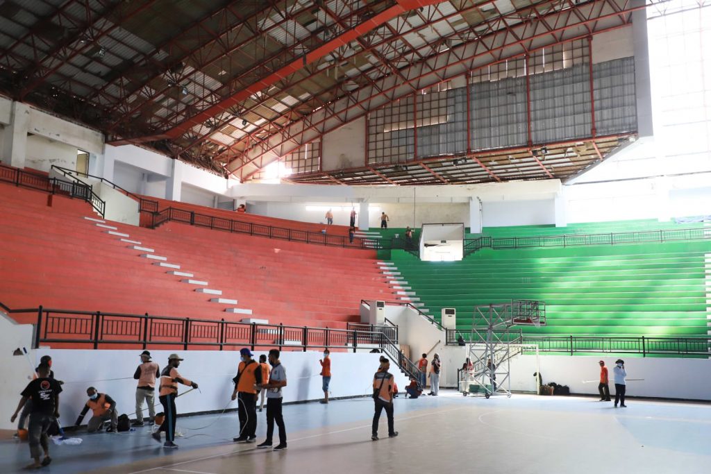 Fasilitas Kesehatan di Rumah Sakit Darurat GOR Indoor GBT dan Lapangan Kalibokor Mulai Digarap