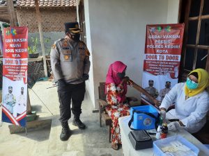 Percepat Program Nasional, Polres Kediri Kota Gelar Vaksinasi ‘Dor to Dor’
