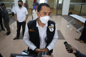 Tinjau Kesiapan RS Darurat GOR Indoor GBT, Wali Kota Eri Pastikan Siap Beroperasi