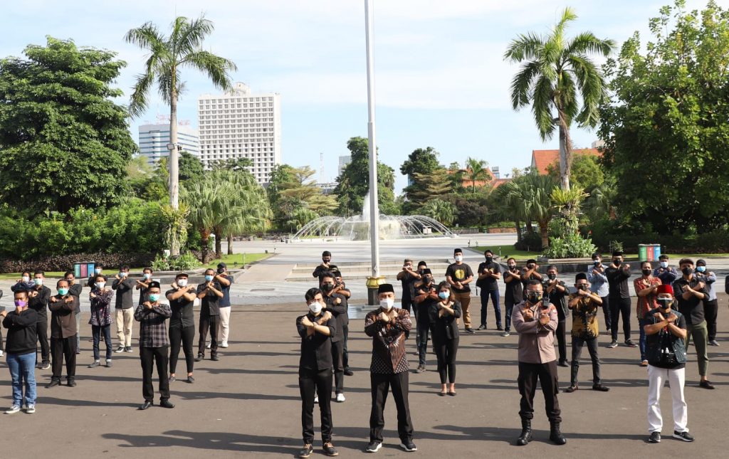 Pemkot Surabaya Tangani Covid-19 dengan Cara Gotong-royong, Salahkah?