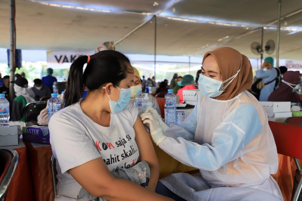 Pemkot Surabaya Gelar Vaksinasi Dosis Kedua Khusus AstraZeneca di Lapangan Thor