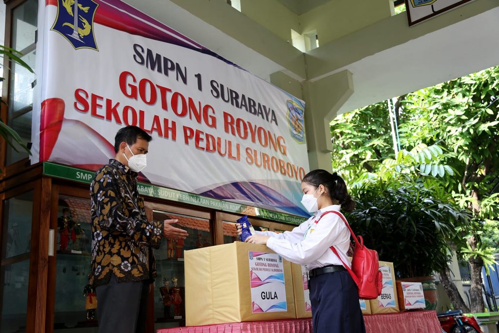 Begini Aksi Sosial Pelajar SMP Bantu Pemkot Surabaya Tangani Pandemi Covid-19