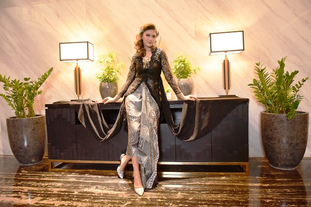 Satu Dekade Berkarya, Embran Nawawi Luncurkan Masterpiece Terbaru Batik Kontemporer Modern