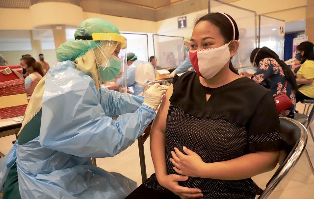 Pemkot Surabaya Bakal Terapkan Vaksinasi Door to Door untuk Ibu Hamil
