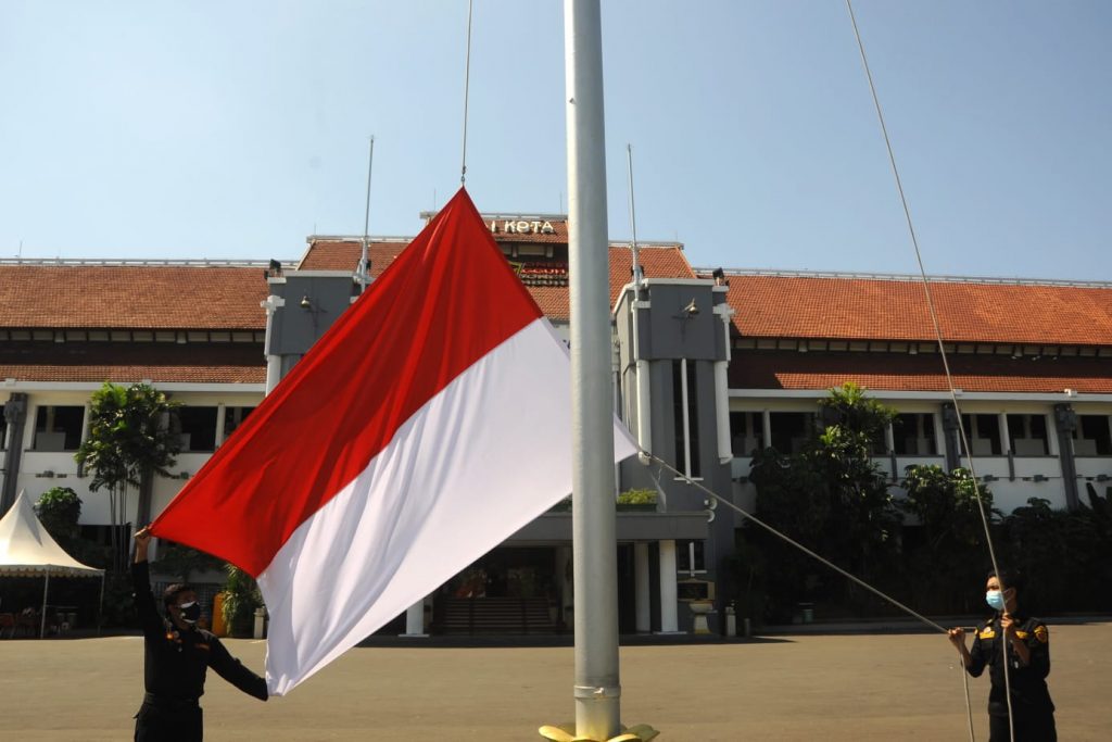 HUT RI ke-76, Wali Kota Surabaya Imbau Warga Kibarkan Bendera Merah Putih Satu Tiang Penuh Selama Sebulan