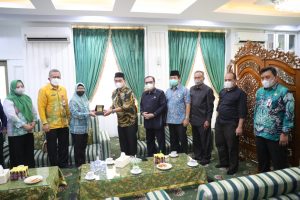 Bupati Tanbu Sambut Kunjungan Pansus Raperda SPBE DPRD Provinsi Kalsel
