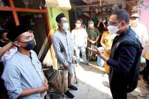 Peduli Kaum Difabel, Wali Kota Eri Berikan Prosthetic Leg untuk Dua Orang Warga