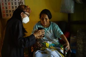 Begini Cara Wawali Armuji Beri Perhatian ke Warga Penderita Stroke