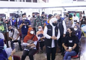 Tinjau Vaksinasi di ITS Gubernur Khofifah Didampingi Forkopimda Jatim
