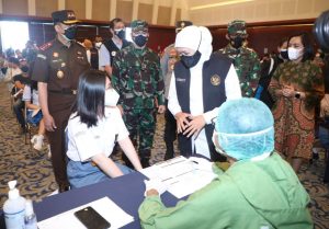 Gubernur Khofifah Terus Dorong Penguatan dan Akselerasi Vaksinasi Berbasis Kampus