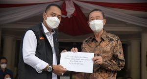 Apresiasi Kerja Keras Wali Kota Eri Tangani Covid-19, Dirut PT HWT Bantu Pemkot Rp 2 Miliar