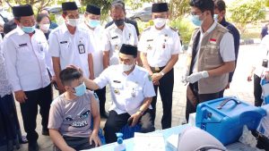 Bupati Tanbu Zairullah Pantau Pelaksanaan Vaksinasi Massal