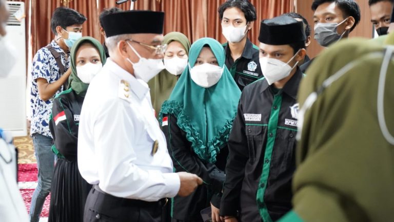 Wabup Rusli Lantik Pengurus Kerukunan Mahasiswa Makassar di Tanah Bumbu