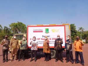 Sampoerna dan SUN Berikan Bantuan Alkes dan APD ke Pemda Karawang Dukung Penanganan COVID-19