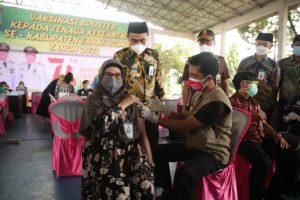 Jadi Garda Terdepan, Tenaga Kesehatan di Tanbu Dibekali Vaksin Booster