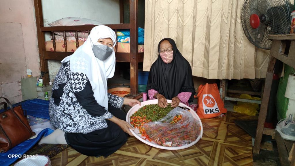 Kunjungi Nenek Sebatang Kara, Reni Astuti: Menjadi tanggung jawab Pemkot untuk hadir