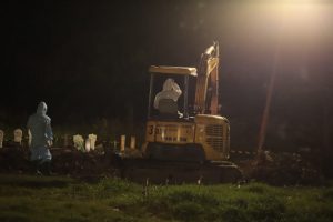 Covid-19 di Surabaya Mulai Terkendali, Pemakaman secara Prokes Semakin Menurun