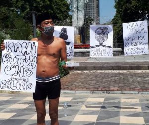 Jadi Pengemis Nyaris Bugil di Jalan, Kusnan Hadi: Kami Butuh Uang, Bukan Baliho