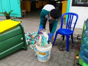 Sebulan Bisa Capai 863 Kilogram, Begini Cara Pemkot Tangani Sampah Rumah Tangga Masker