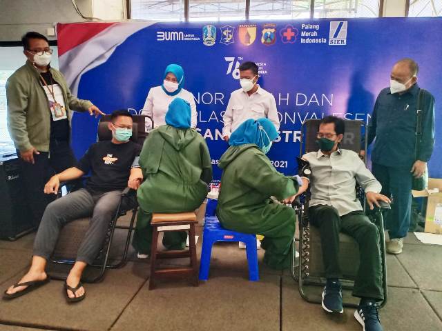 Ketua DPRD dan Ketua KADIN Surabaya Ikut Donor Plasma Konvalesen di SIER
