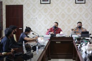 Dengar Keluh Kesah PKL, Wali Kota Eri: Pemkot Tidak Akan Sempurna Tanpa Keterlibatan Masyarakat