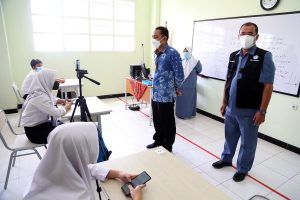 Hilangkan Kesenjangan Sosial di Sekolah, Wali Kota Eri Berencana Samakan Seragam